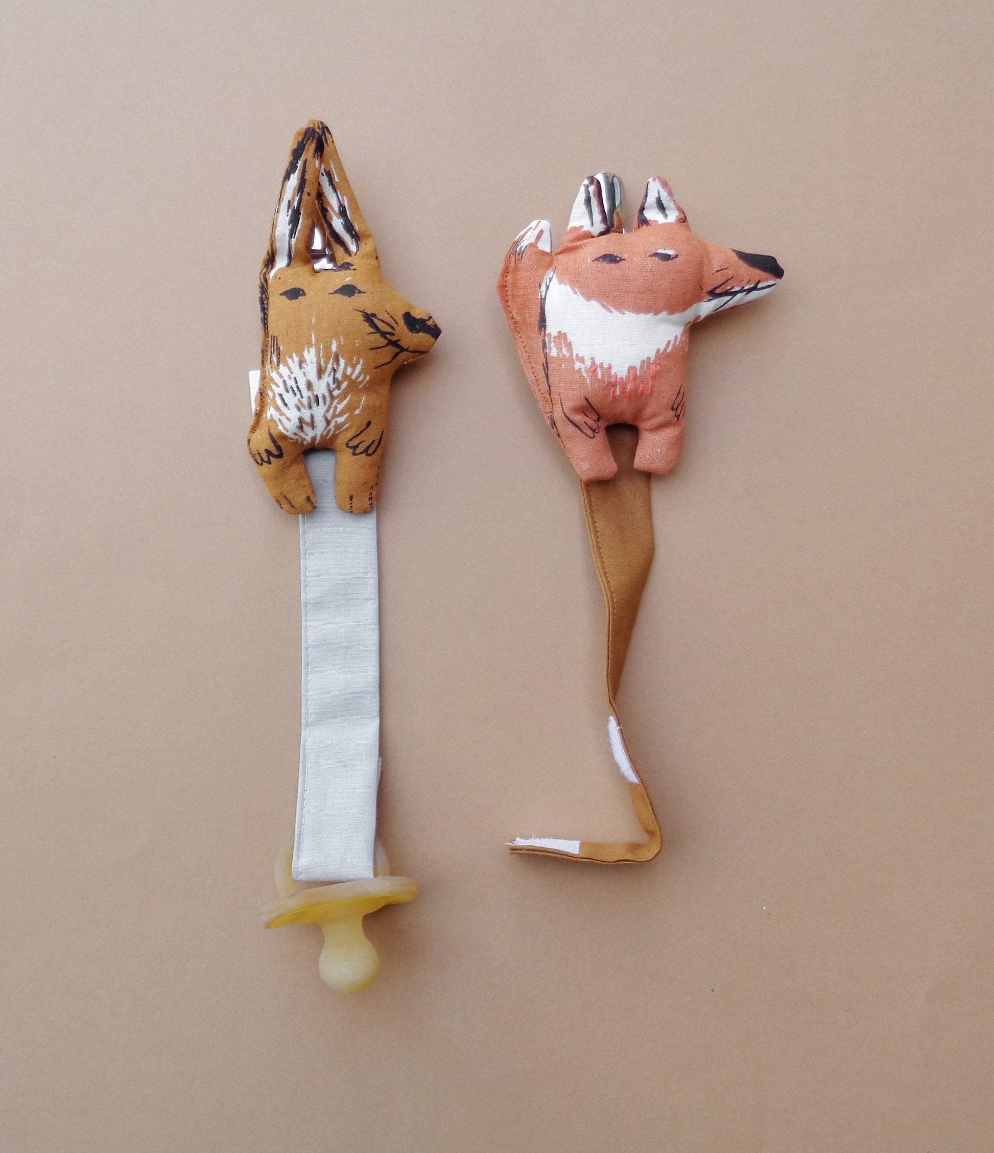 RABBIT PACIFIER HOLDER - normadot .com ™